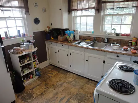 913 E Main St, Haw River, NC 27258 photo 4