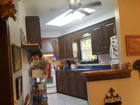 515 W J St, Erwin, NC 28339 photo 7