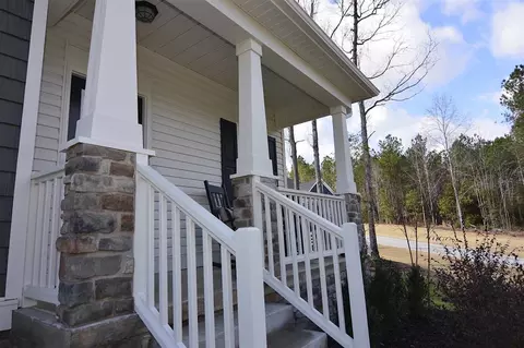 147 Flora Dr, Benson, NC 27504 photo 2