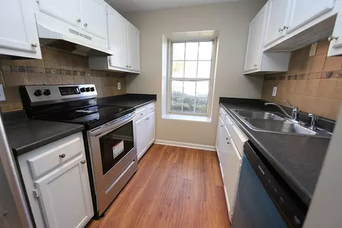 113 Assembly Ct, Cary, NC 27511 photo 2