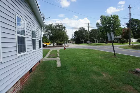 101 N Herring St, Pine Level, NC 27568 photo 2