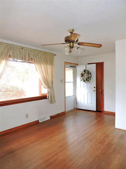 724 Lindley Dr, Durham, NC 27703 photo 3