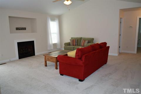 81 Shepherd Dr, Benson, NC 27504 photo 4