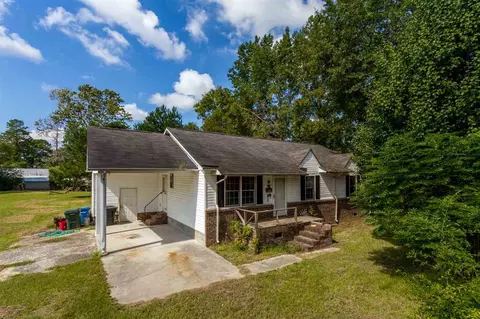 116 Barnes Dr, Erwin, NC 28339 photo 2