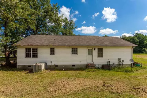 116 Barnes Dr, Erwin, NC 28339 photo 4