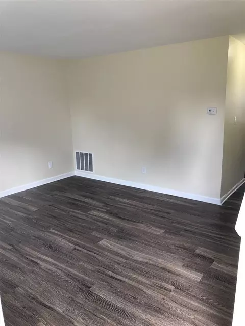 1400 Cherrycrest Dr, Durham, NC 27704 photo 3