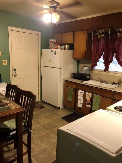 1212 Grant St, Durham, NC 27701 photo 2