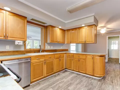 1507 Broadway Dr, Graham, NC 27253 photo 6