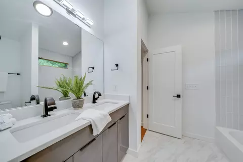 1211 Gilbert St, Durham, NC 27701 photo 15