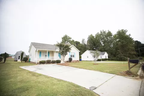 25 Boardwalk Ave, Benson, NC 27504 photo 2
