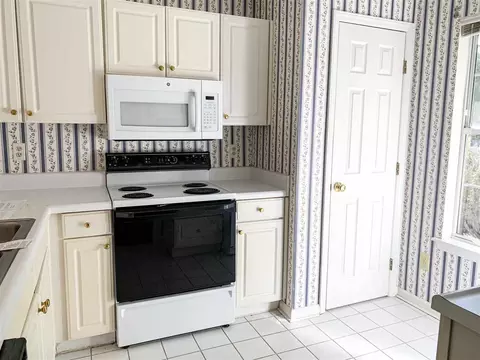 204 Long Crescent Dr, Durham, NC 27712 photo 6