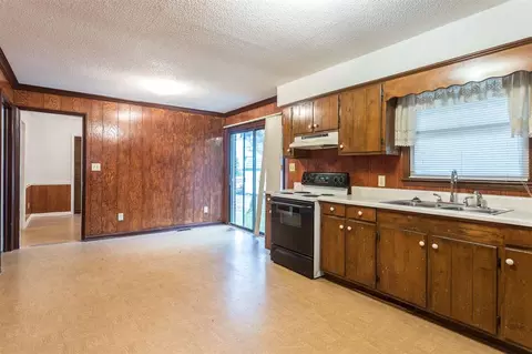 100 E Watson St, Selma, NC 27576 photo 15