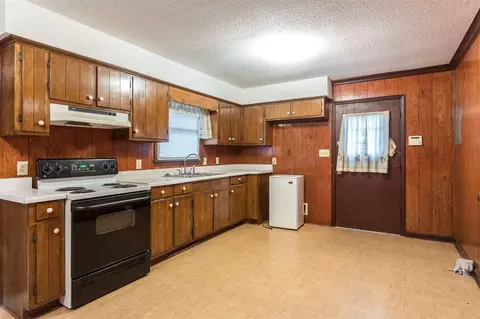 100 E Watson St, Selma, NC 27576 photo 14