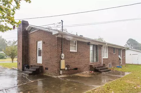 100 E Watson St, Selma, NC 27576 photo 4
