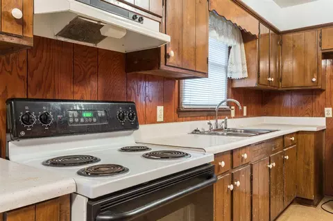 100 E Watson St, Selma, NC 27576 photo 13