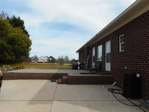 831 Dogeye Rd, Benson, NC 27504 photo 6