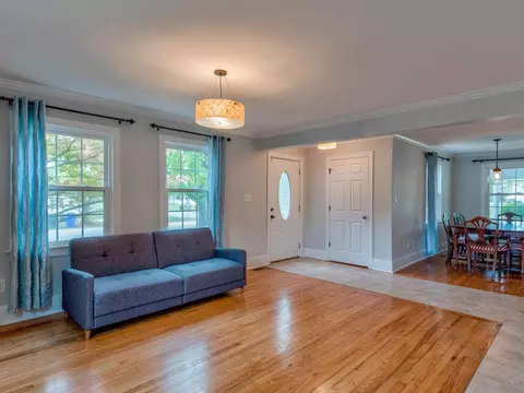 328 W Parrish Dr, Benson, NC 27504 photo 5