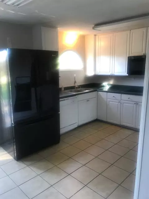 400 Mason Dr, Erwin, NC 28339 photo 4