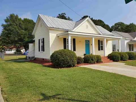 501 E Morris Ave, Benson, NC 27504 photo 2