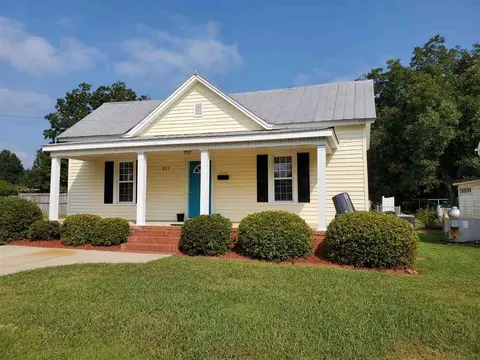 501 E Morris Ave, Benson, NC 27504 photo 3