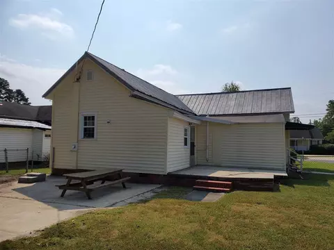 501 E Morris Ave, Benson, NC 27504 photo 17