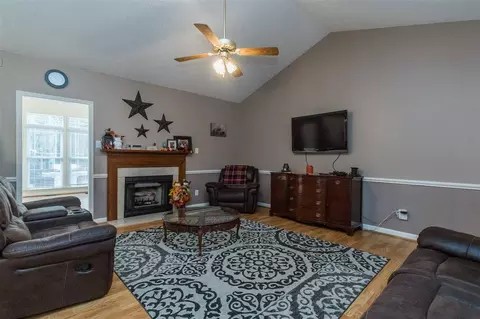 100 Dixie Ct, Clayton, NC 27520 photo 4