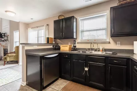 302 N Waters Edge Dr, Durham, NC 27703 photo 12