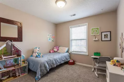 302 N Waters Edge Dr, Durham, NC 27703 photo 22