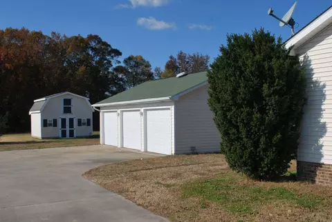 239 Eaves Rd, Henderson, NC 27537 photo 2