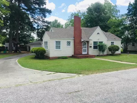 208 N Wayne Ave, Dunn, NC 28334 photo 2