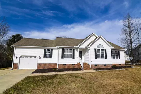 103 Thompson Dr, Selma, NC 27576 photo 2