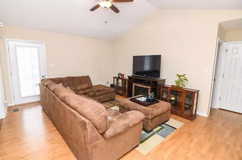 103 Thompson Dr, Selma, NC 27576 photo 6