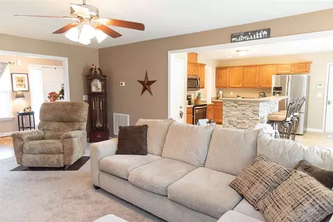 912 Dickinson Rd, Smithfield, NC 27577 photo 3