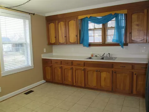 102 W C St, Erwin, NC 28339 photo 14