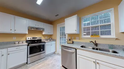 414 Summer Breeze Dr, Durham, NC 27704 photo 9