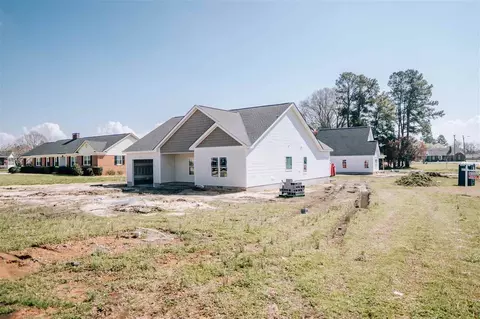 701 E St, Erwin, NC 28339 photo 4