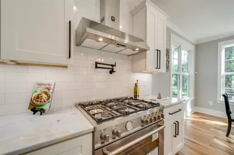 611 E Markham Ave, Durham, NC 27701 photo 8