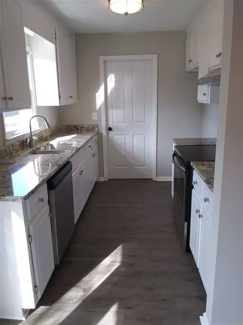 505 E Pine St, Pine Level, NC 27568 photo 8