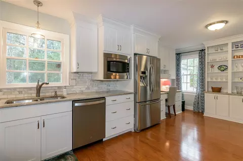 300 Danforth Ct, Raleigh, NC 27615 photo 6