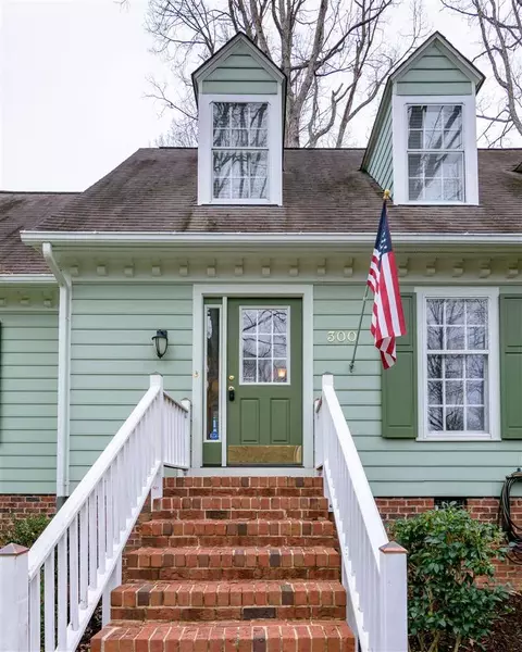 300 Danforth Ct, Raleigh, NC 27615 photo 3