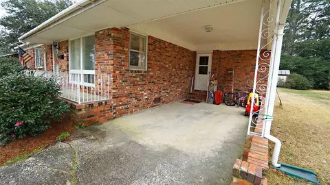 907 S Walnut Dr, Smithfield, NC 27577 photo 4