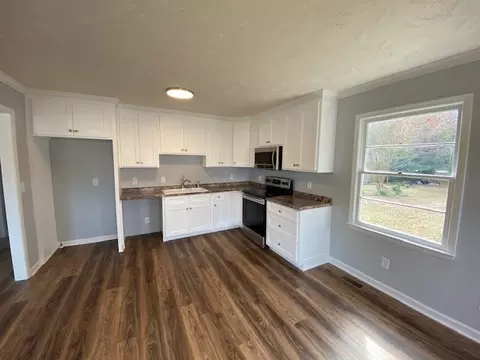 809 Rosemary St, Erwin, NC 28339 photo 5