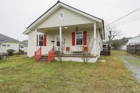 302 E J St, Erwin, NC 28339 photo 2
