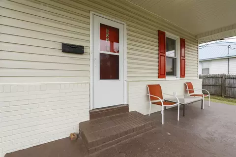 302 E J St, Erwin, NC 28339 photo 3