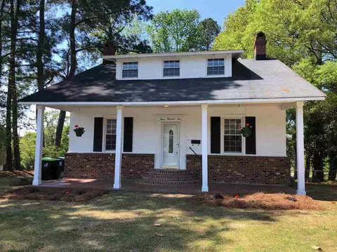 304 N 12th St, Erwin, NC 28339 photo 1