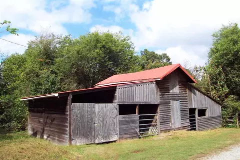 4833 Carters Point Rd, Buffalo Junction, VA 24529 photo 3