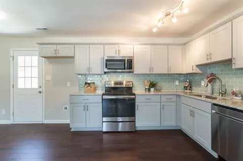 511 Beverly Dr, Raleigh, NC 27610 photo 2