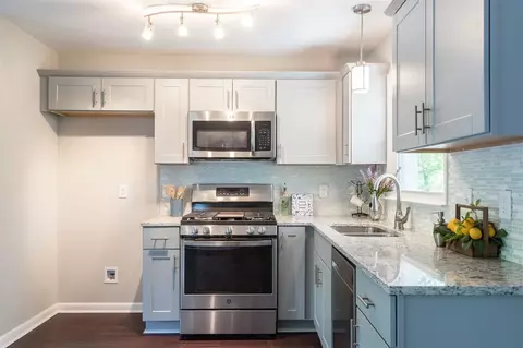 2843 Beechwood Dr, Durham, NC 27701 photo 2