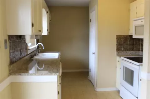70 Eason Ct, Selma, NC 27576 photo 2
