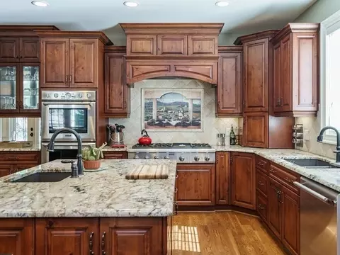210 Pinecroft Dr, Raleigh, NC 27609 photo 9